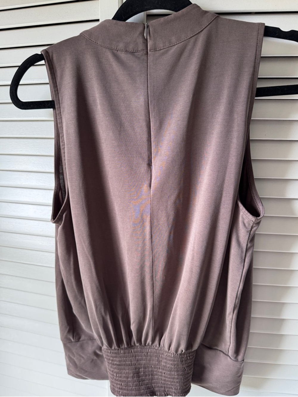 White House Black Market Sleeveless Keyhole Blouse in Taupe - Picture 5 of 5